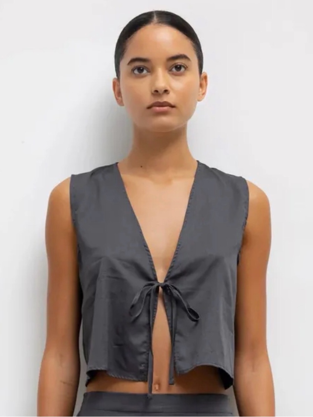 LESET Charcoal Gray Tie-Front Crop Top